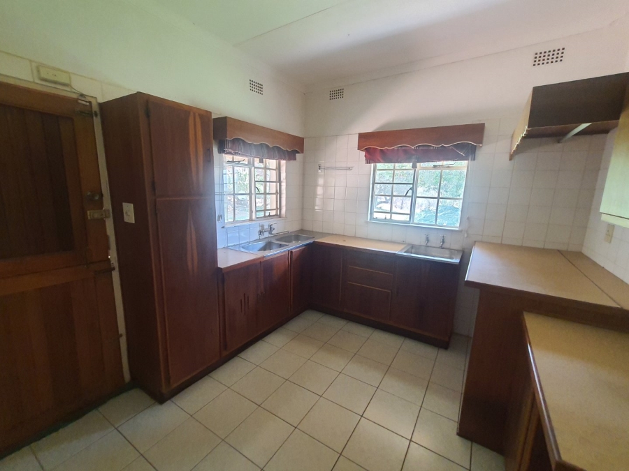 To Let 5 Bedroom Property for Rent in Zandfontein A H North West